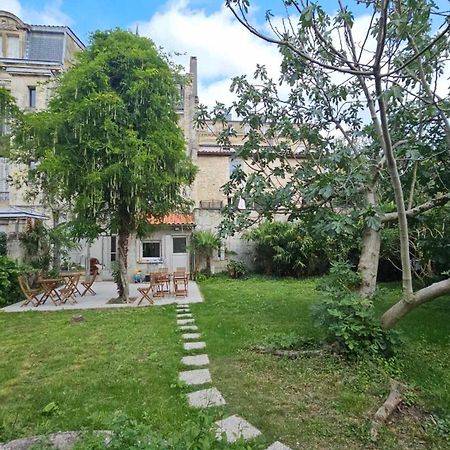 Bed In 6-Bed Mixed Dormitory Le Jardin Cafe Bordeaux Bagian luar foto