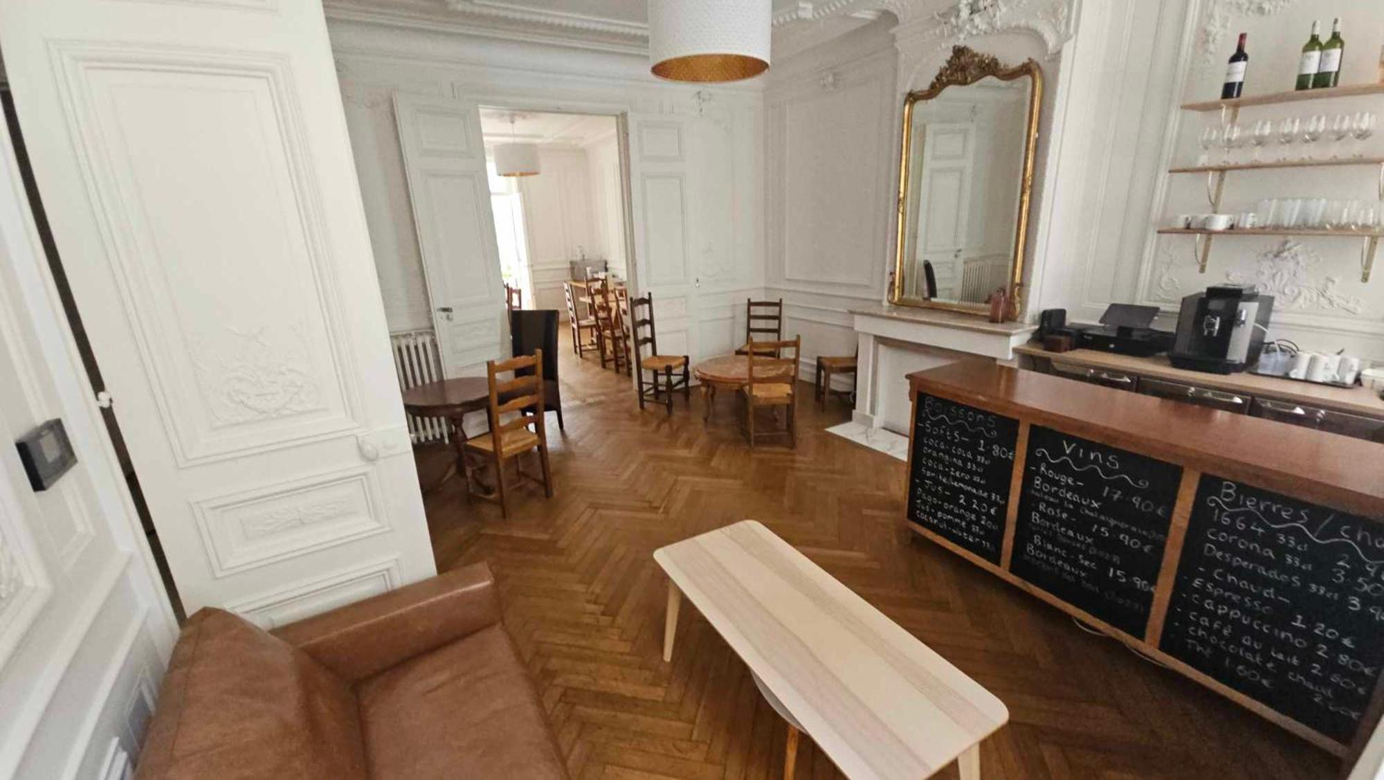 Bed In 6-Bed Mixed Dormitory Le Jardin Cafe Bordeaux Bagian luar foto