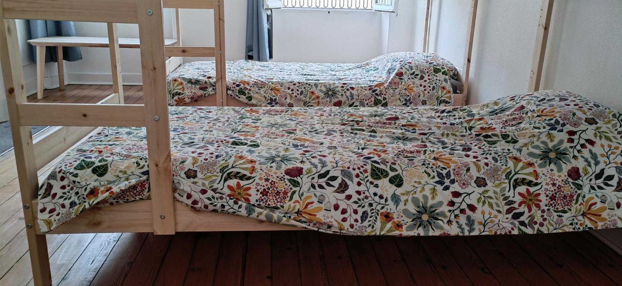Bed In 6-Bed Mixed Dormitory Le Jardin Cafe Bordeaux Bagian luar foto